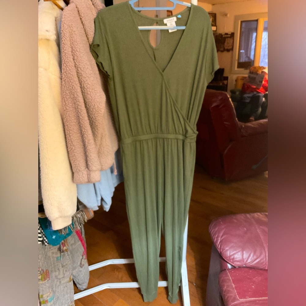 NWOT..SERRA JUMPSUIT….LARGE